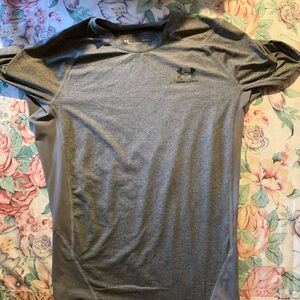 Under Armour Women’s Short Sleeve Charcoal Gray Tee Size Large
